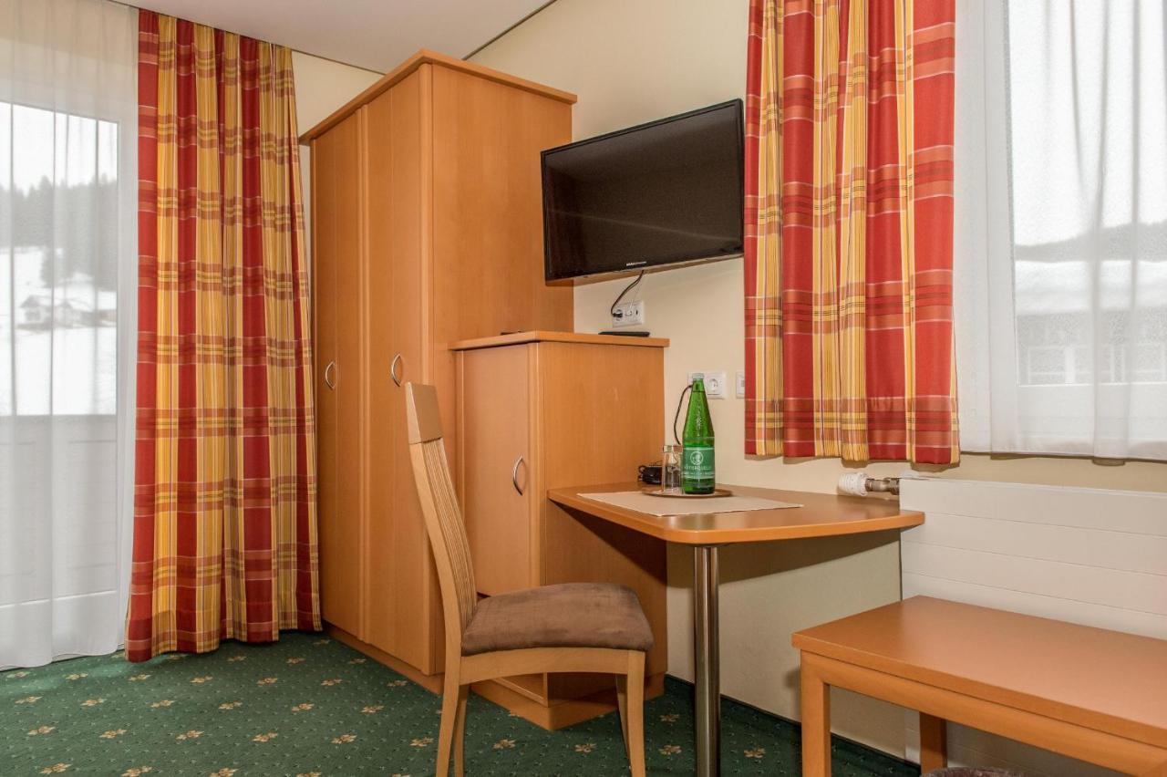 Pension Elisabeth Russbach am Pass Gschuett Room photo